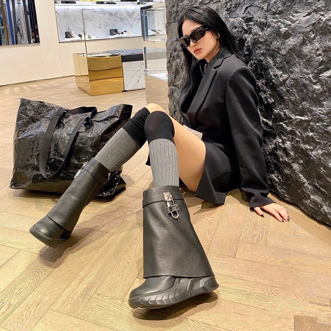 2023 New Arrival Shark Boots For Women And Men Fashionable Hard Wearing Microfiber Leather Ankle Boots Woman Shock Absorber Boot