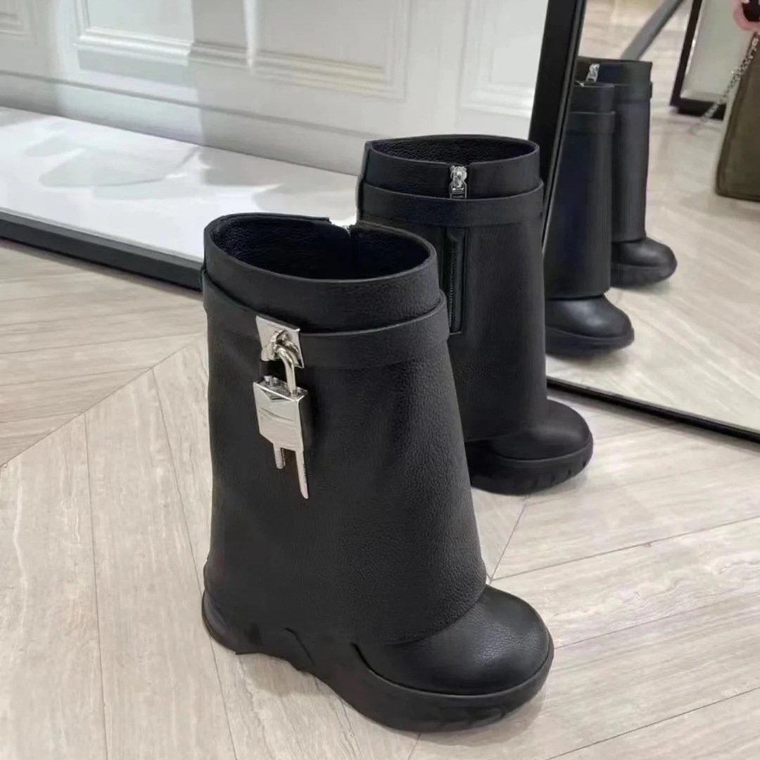 2023 New Arrival Shark Boots For Women And Men Fashionable Hard Wearing Microfiber Leather Ankle Boots Woman Shock Absorber Boot
