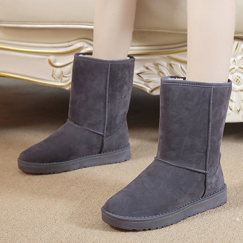 Snow boots are versatile for women in winter fashion, with warm cotton shoes and plush thick short boots