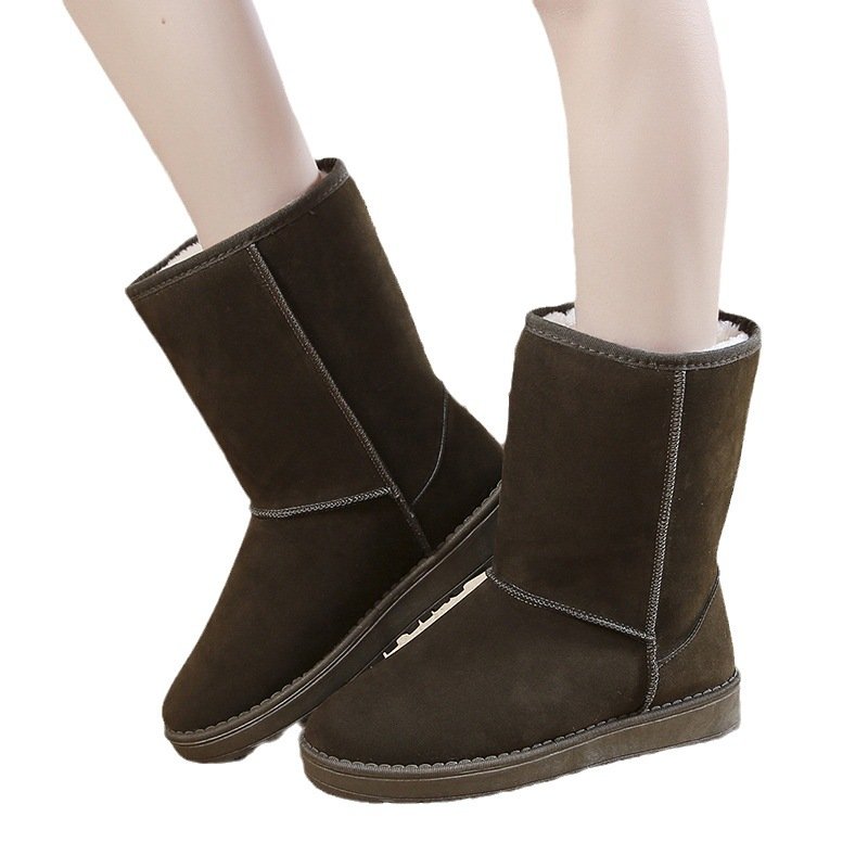 Snow boots are versatile for women in winter fashion, with warm cotton shoes and plush thick short boots