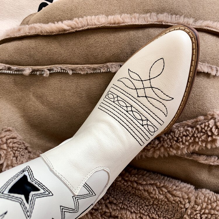 Cialisa Wholesale Custom Logo Genuine Leather Retro Vintage Women's Western Boots 2022 Block Heels Cowboy Boots For Ladies