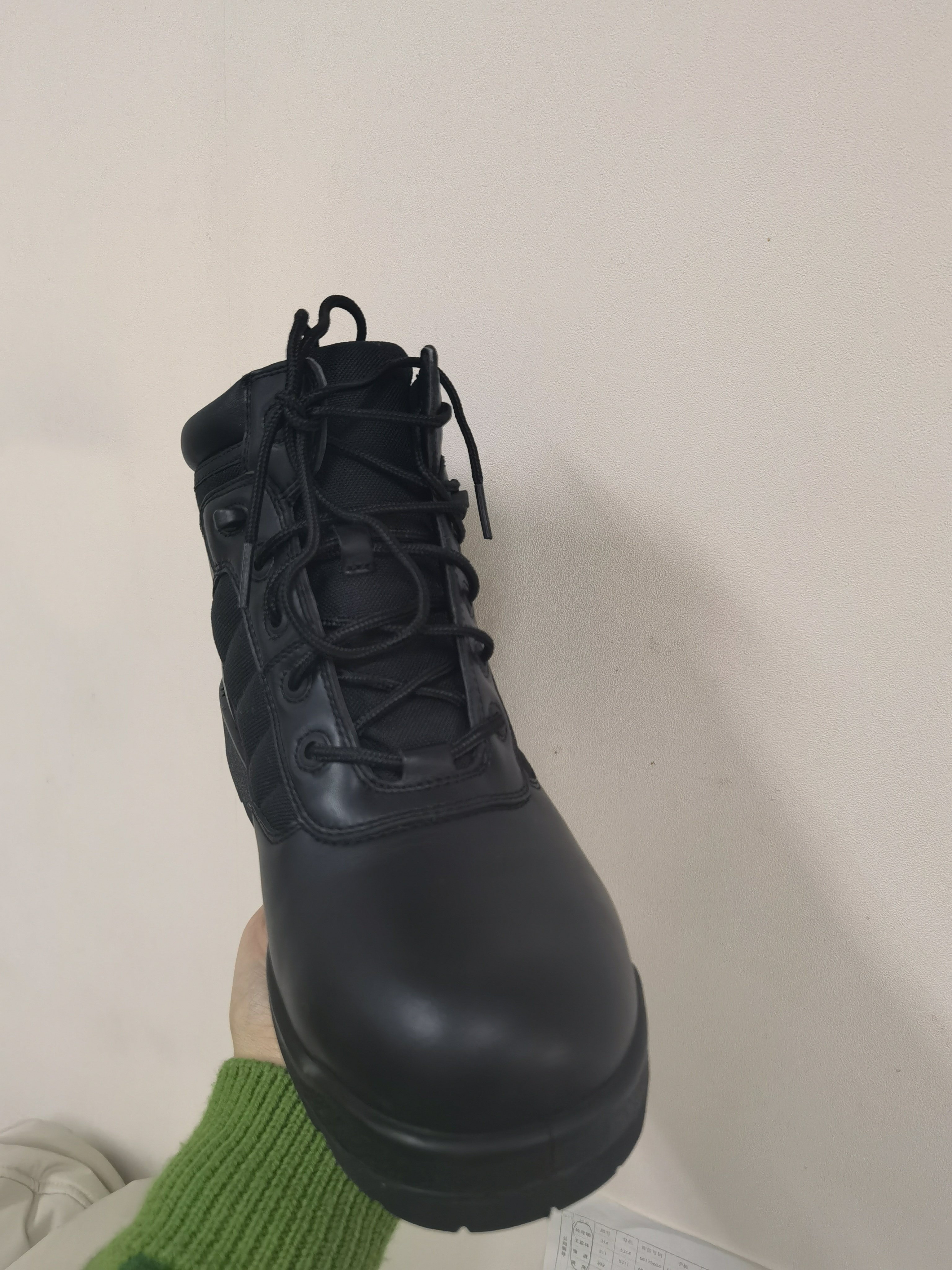 Black Outdoor Low-top leather comfortable and breathable customized boots