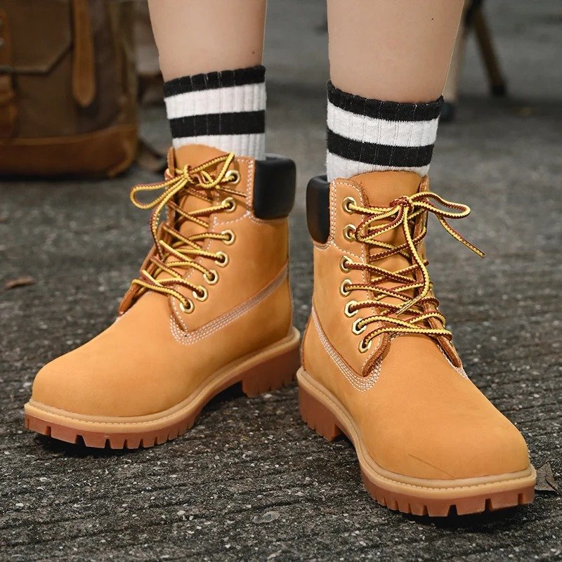 Men High Top Boots Leather Shoes Winter Fashion Plush Warm Shoes Outdoor Sneakers Lace Up Non-Slip Ankle Boot Male