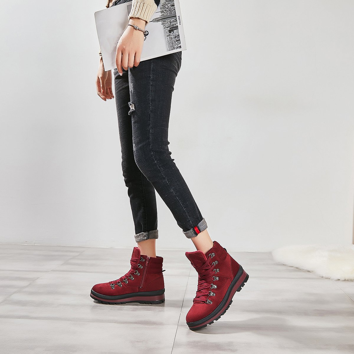 Wholesales OEM Multifunctional Warm Snow Women Boots Classic Black Lace up Chunky Hiking Winter Snow Boots for women