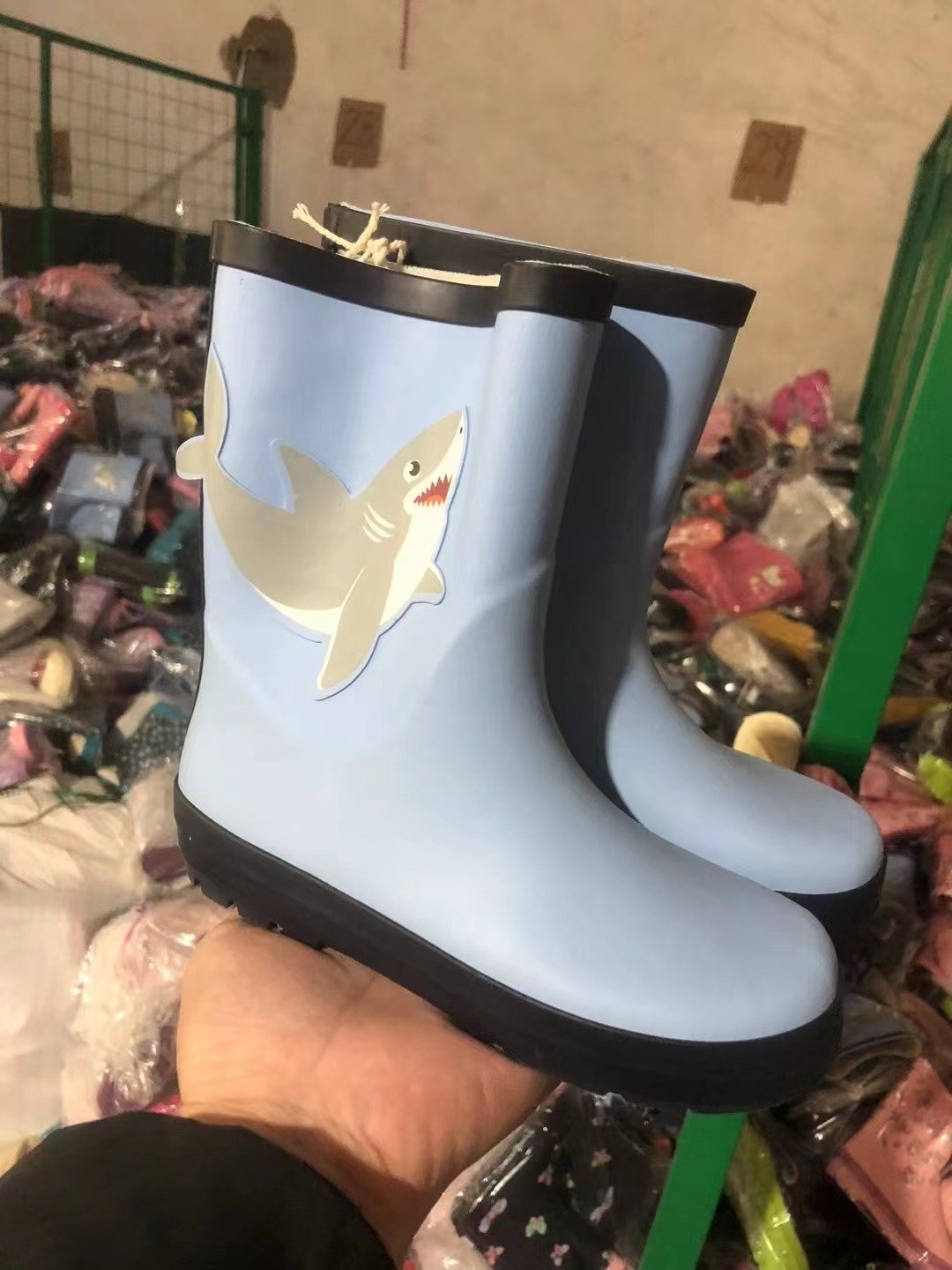 Factory cheap price wholesale children's rain boots cartoon graffiti boys girls rubber water shoes rain shoe mix design
