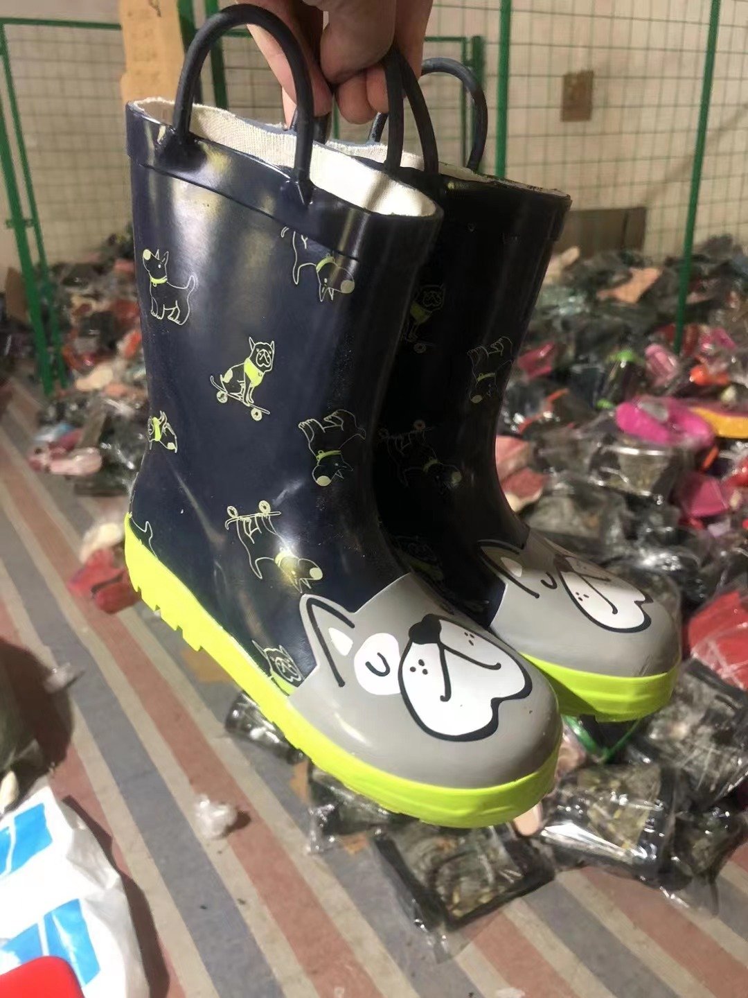 Factory cheap price wholesale children's rain boots cartoon graffiti boys girls rubber water shoes rain shoe mix design
