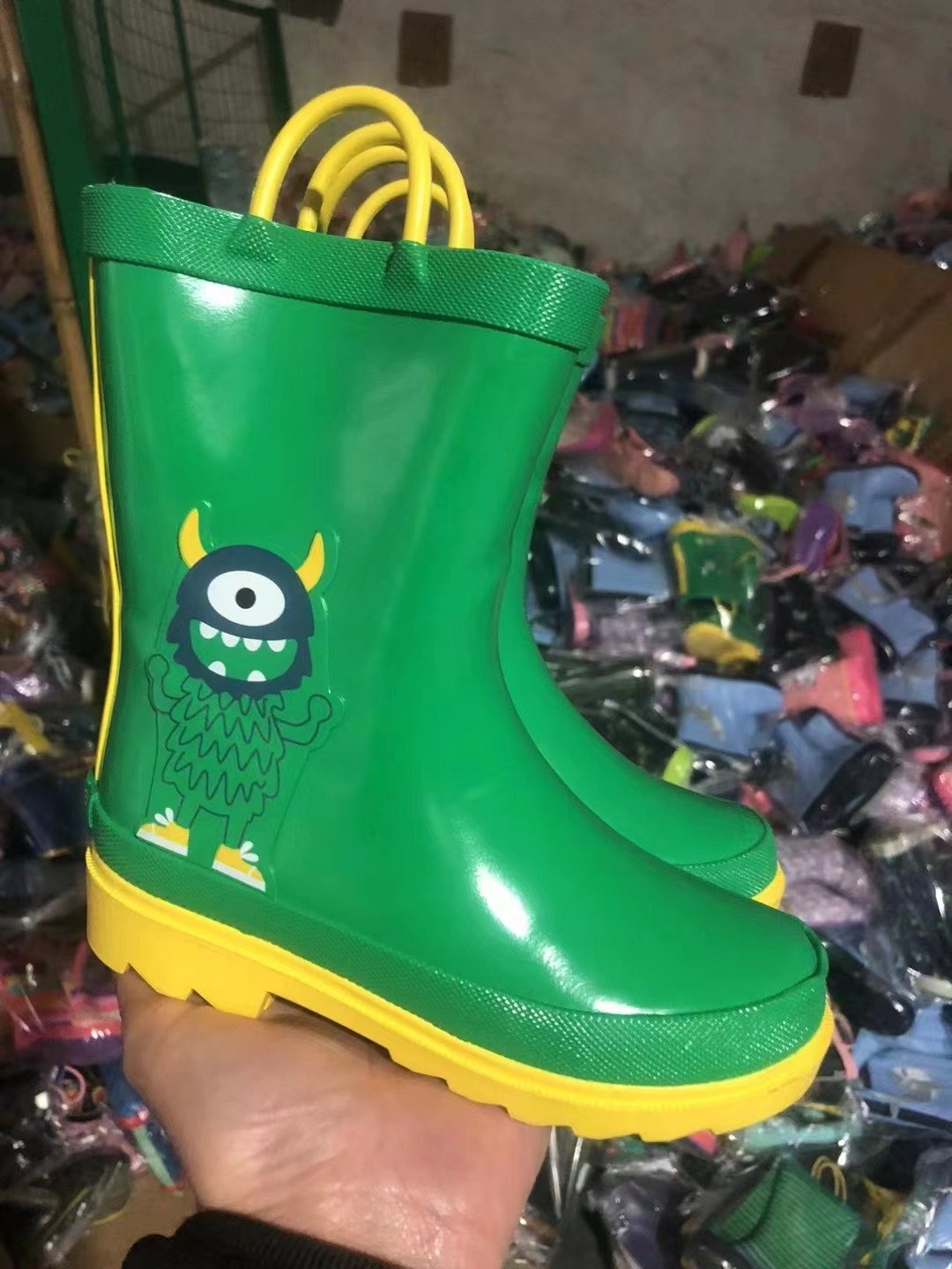 Factory cheap price wholesale children's rain boots cartoon graffiti boys girls rubber water shoes rain shoe mix design