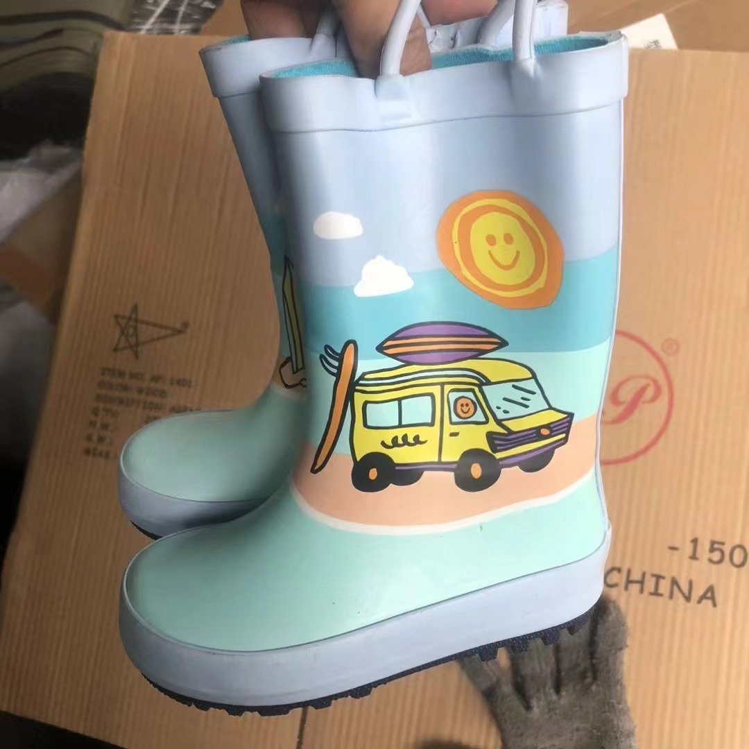 Factory cheap price wholesale children's rain boots cartoon graffiti boys girls rubber water shoes rain shoe mix design