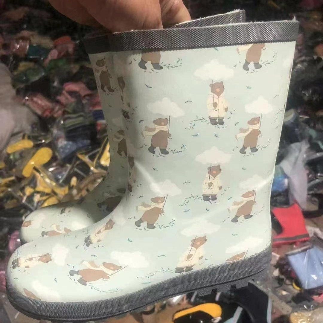 Factory cheap price wholesale children's rain boots cartoon graffiti boys girls rubber water shoes rain shoe mix design