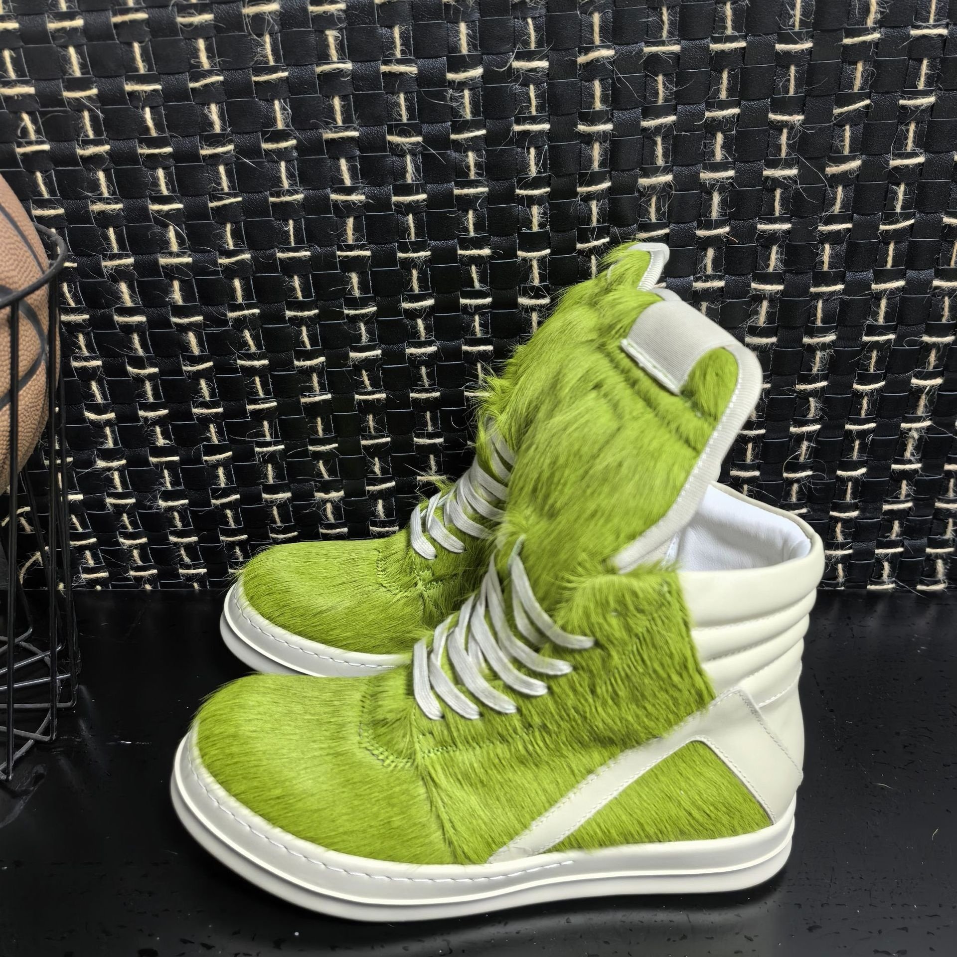 High Quality Canvas Boots lace up sneakers high top street style designer fur sneakers for men sports shoes with fur