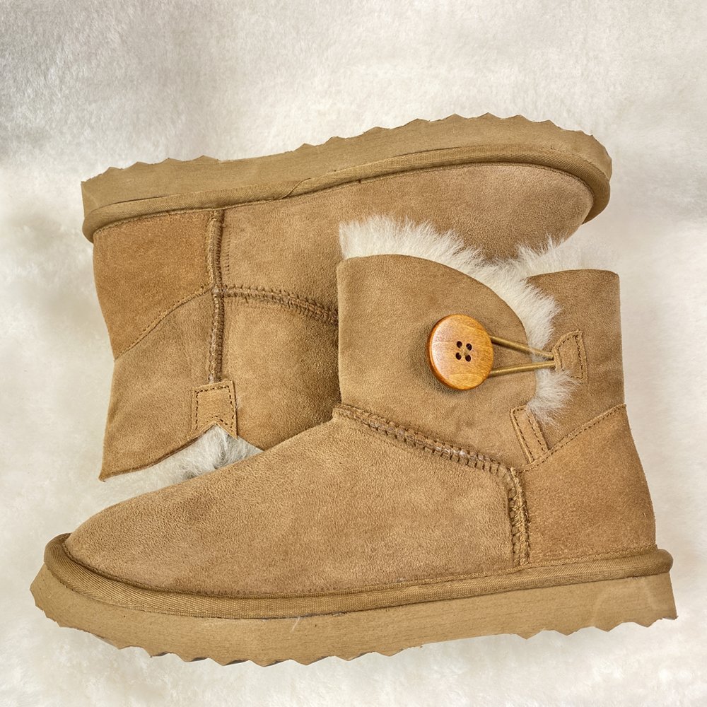 factory custom wholesale real fur sheepskin lining snow boots woman shoes 2022 with button