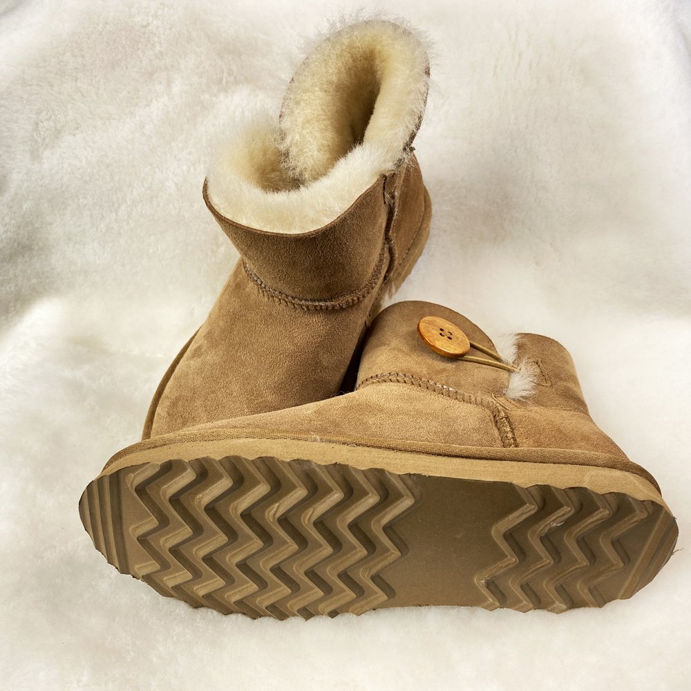 factory custom wholesale real fur sheepskin lining snow boots woman shoes 2022 with button
