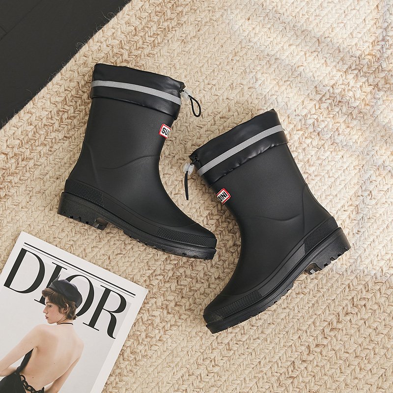 Wholesale 2024 Comfortable Gumboots Shoes for Girls Waterproof Outdoor short Rubber Boots for Work in Winter Summer Autumn