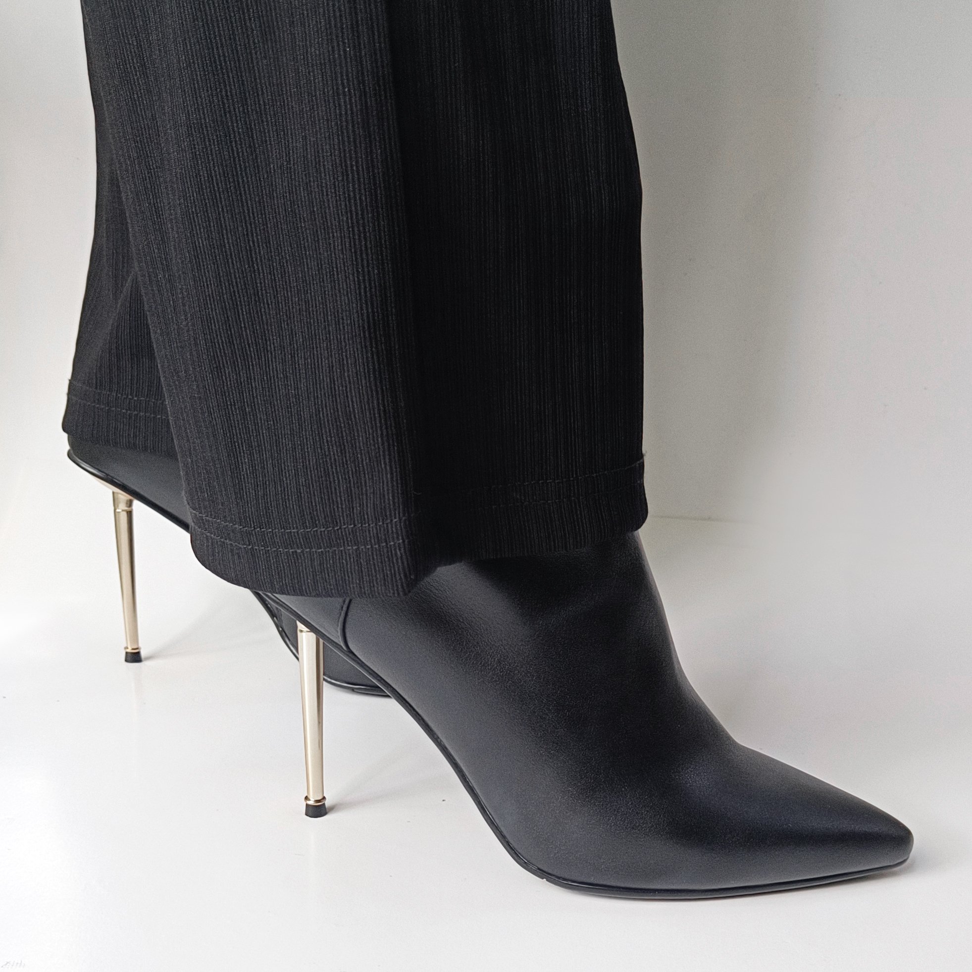 2023 Catwalk Metal Heel Stiletto Boots Fashion High Heels zipper High Heel Shoes Women's Ankle Leather Shoes Boots