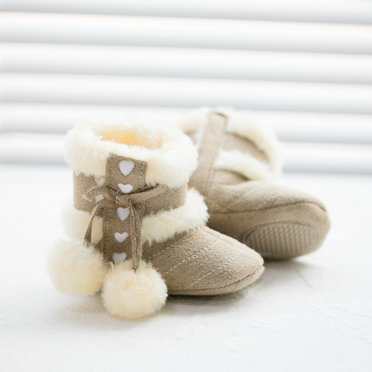 Warm Winter Outdoor Infant Plush And Wool Ball Rubber Soft Sole Lovely Bowknot Toddler Baby Boots