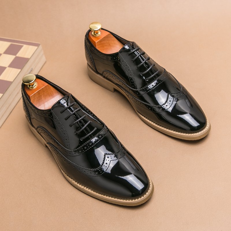 2024 Hot Sale Gold Black Brogue Dress Shoes High Quality Pointed British Men Formal Leather Boots Shoes