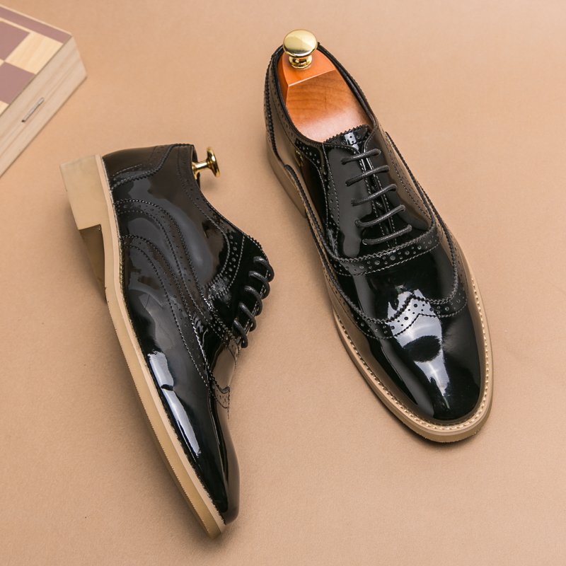 2024 Hot Sale Gold Black Brogue Dress Shoes High Quality Pointed British Men Formal Leather Boots Shoes