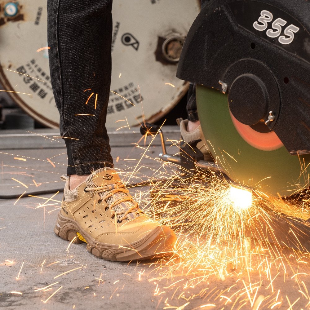 Dinggu Anti Slip Anti Puncture Industrial safety shoes Welding safety Boots