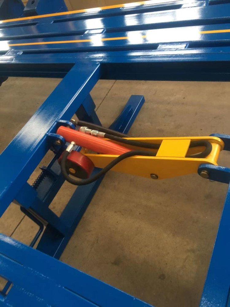 Rectangular Tube Car Frame Repair Bench Chassis Straightening Machine with 4 Pulling Towers