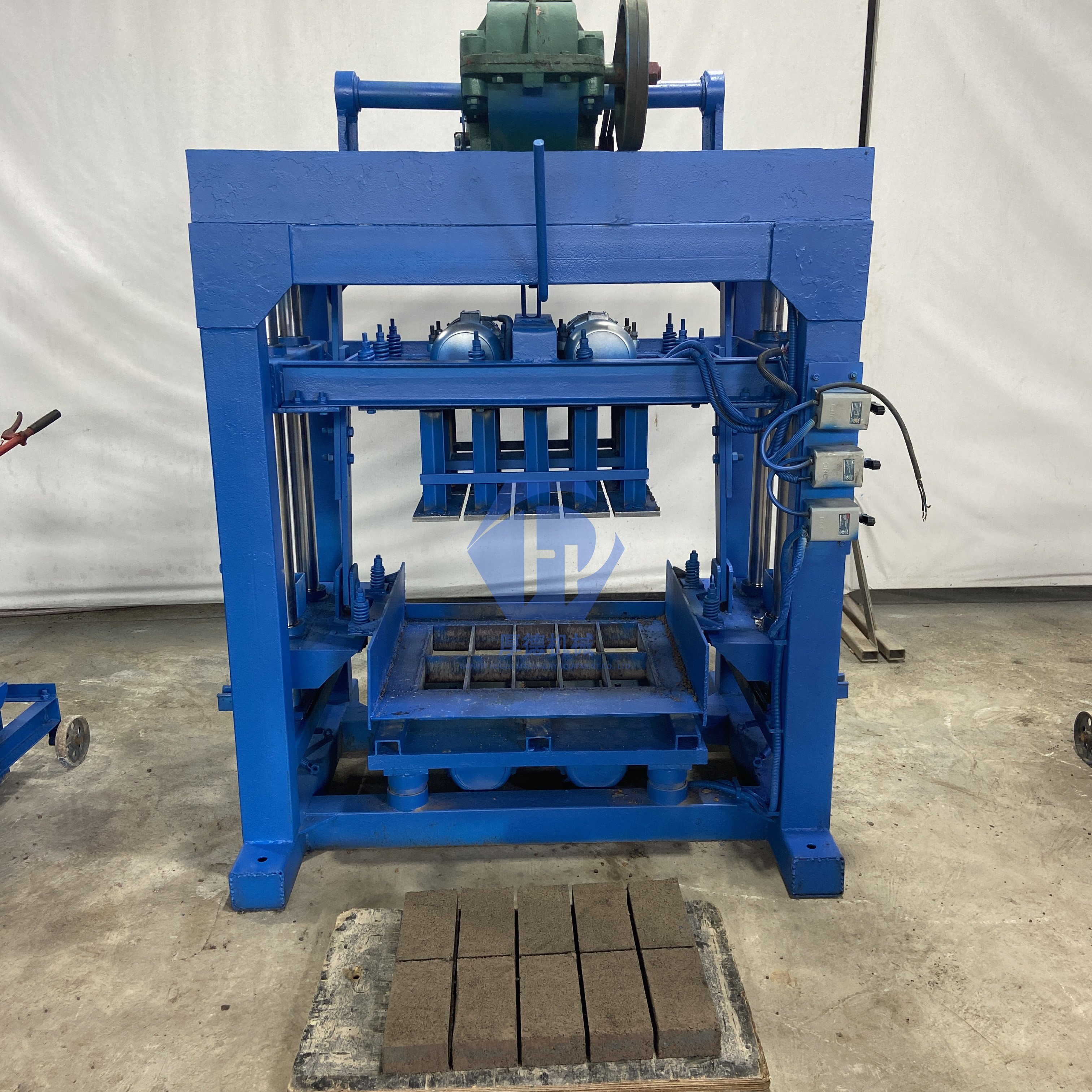 Widely Used Semi Automatic 4-40 Soil Block Brick Production Line Fly Ash Concrete Block Machine Big Red Brick Machine Line