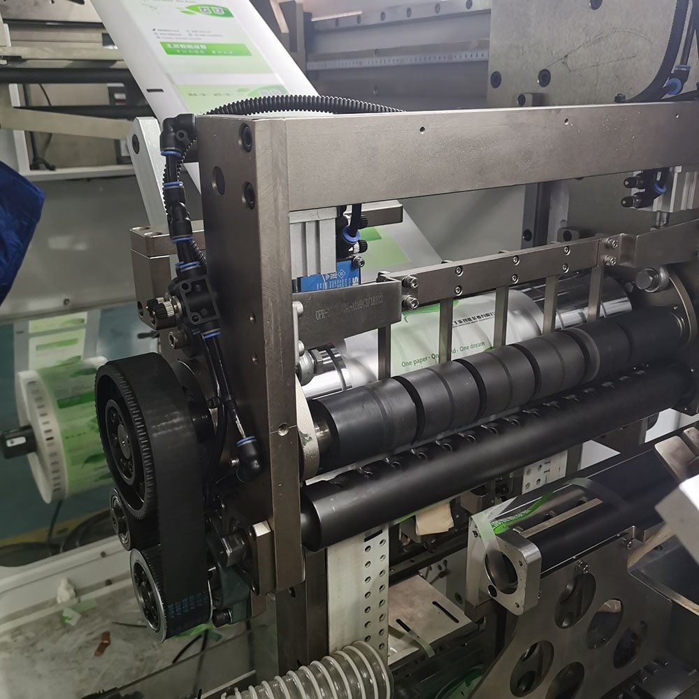 Full Auto Facial Wet Wipes Production Line/Wet Tissue Manufacturing Machine/Small Packs Wet Towels Packing Equipment