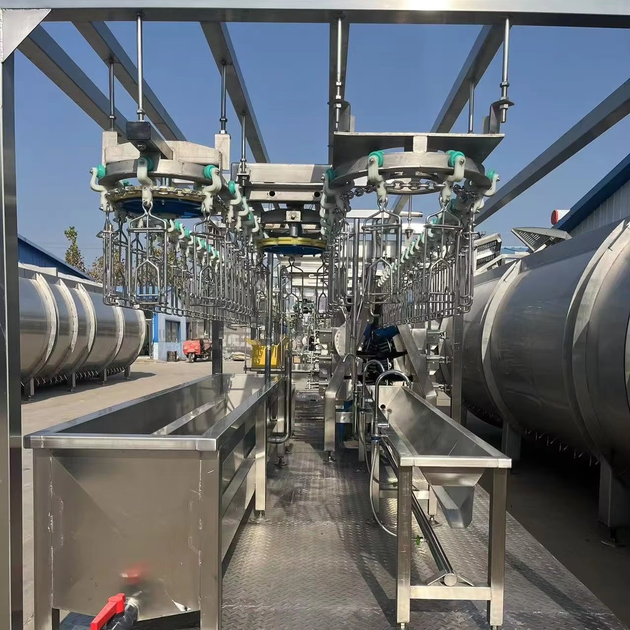 Compact Mobile Slaughtering Line for 800 Chickens for Poultry Slaughter in Abattoirs