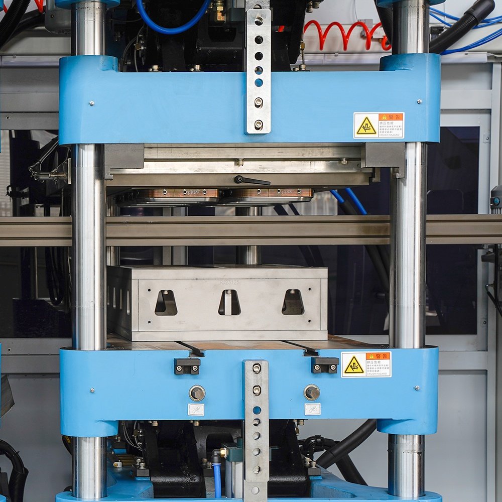 Fully Automatic Four Stations Servo Motor Drive Plastic Plate Thermoforming Making Machine Equipment Production Line