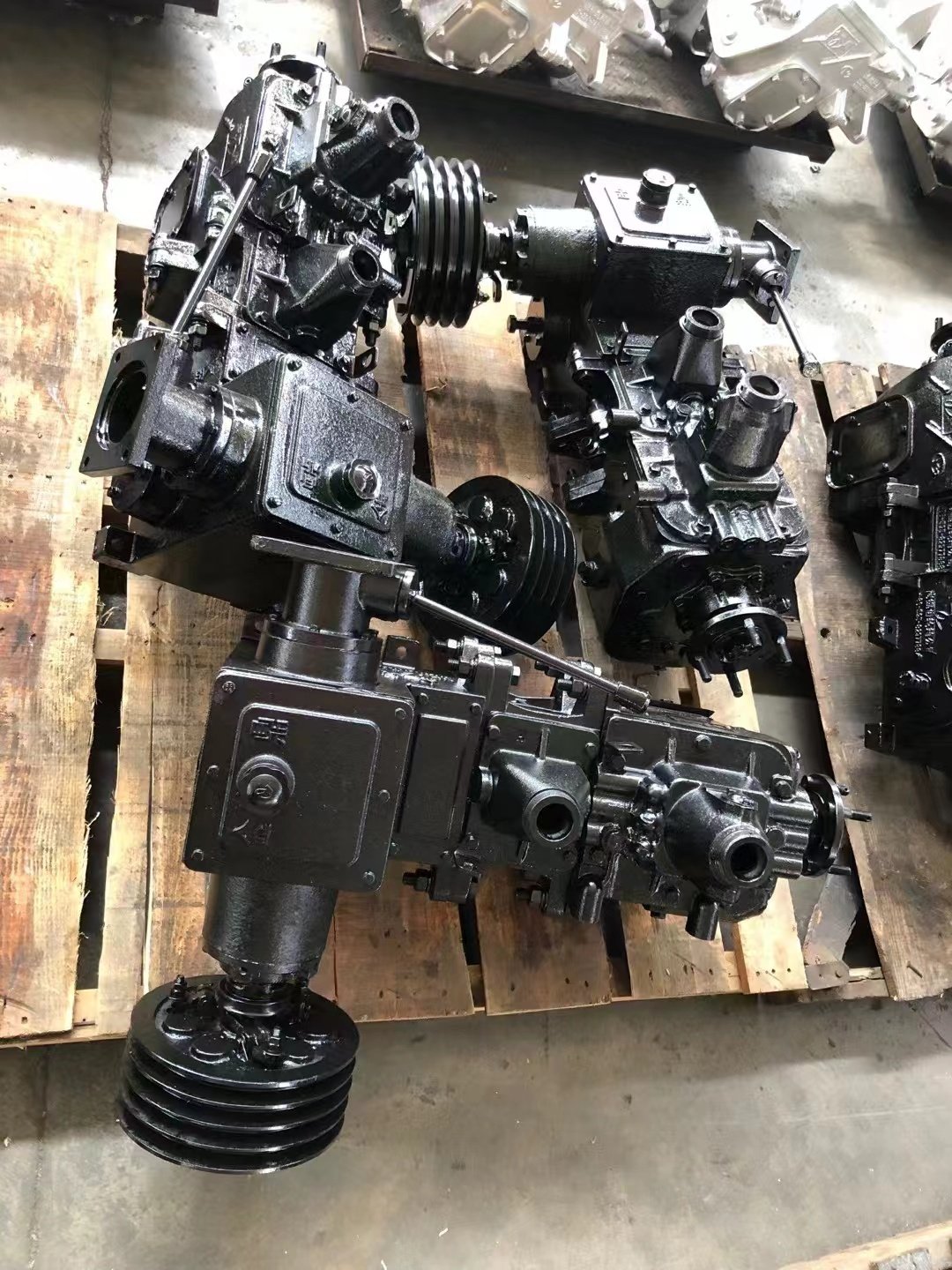 Single Cylinder Diesel Engine New Agricultural Tractor NJ130 8F+2R Manual Transmission Gearbox Reducer with PTO Belt Clutch Assy