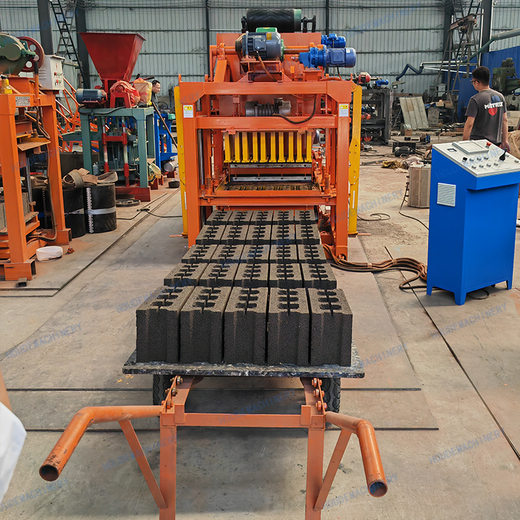 Automatic QT4-25 Cement Brick Making Machine Senegal Paving Brick Machine for South Africa High Efficiency Brick Machinery