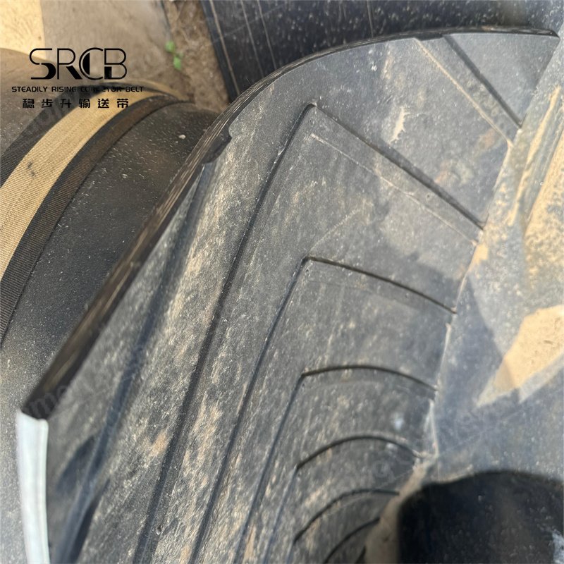 EP300/2 Herringbone chevron pattern rubber conveyor belt for mining coal yard chemical industry