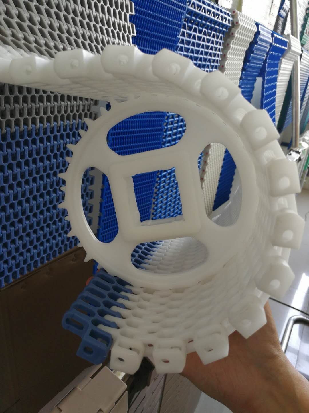 Hairise 2400 Flush Grid Plastic Modular Conveyor for Conveying Fruit / Vegetable / Meat product