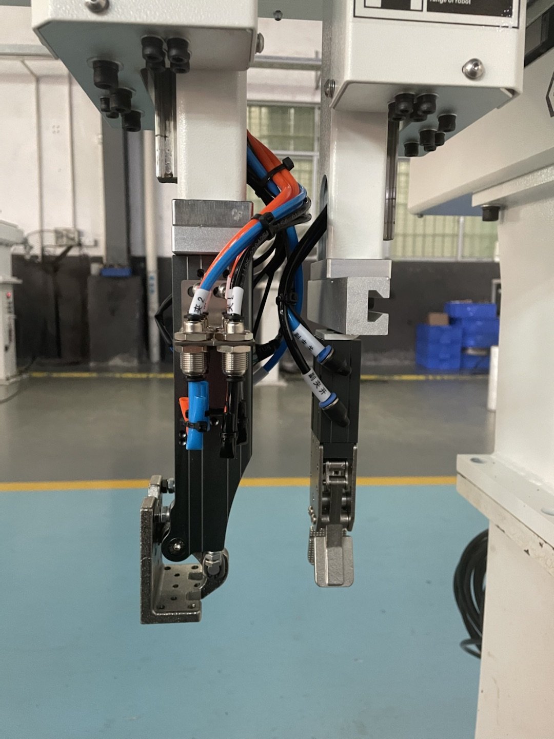Gripper Robot Arm Vaccum Robot for Car Body Repair Collaborative Robot Pallet Assembly Other Material Handling Equipment RQ900WD