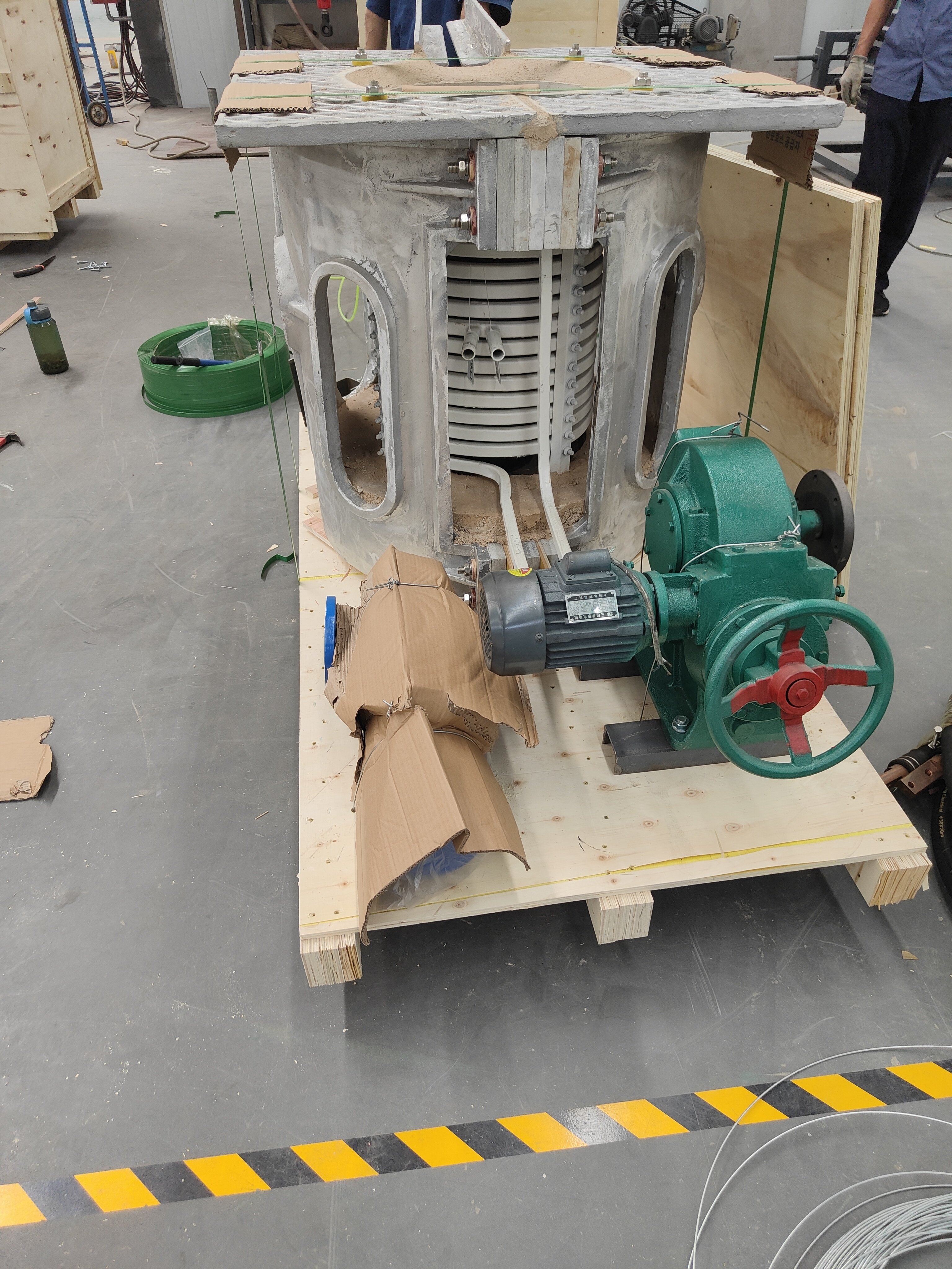 500 kg Foundry Furnace Crucible Furnace Electromagnetic Induction Melting Copper Melting Aluminum Furnace