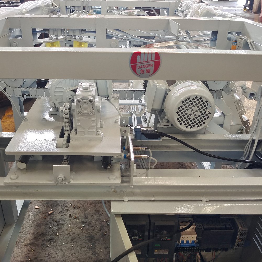 Double automatic broom stick handle mop rod end screw threading machine