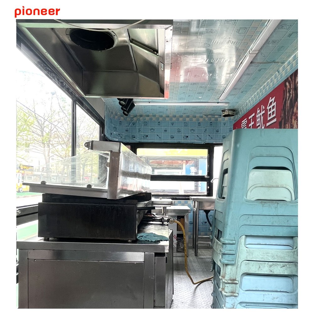 Fully Equipped Food Truck Mobile Airstream Food Trailer with Kitchen