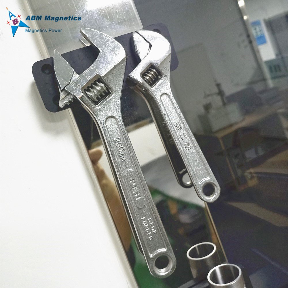 Magnetic Wristband For Holding tools
