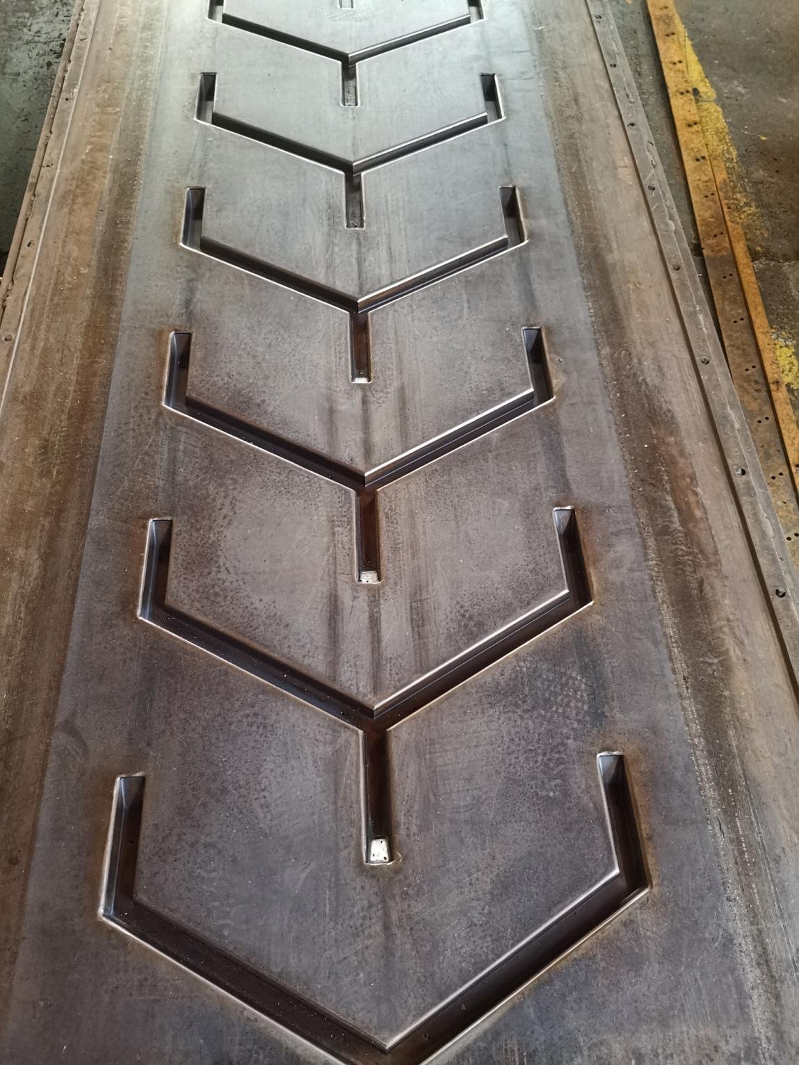 Herringbone Chevron Patterned Conveyor Belt Customizable Design for Efficient Conveyance