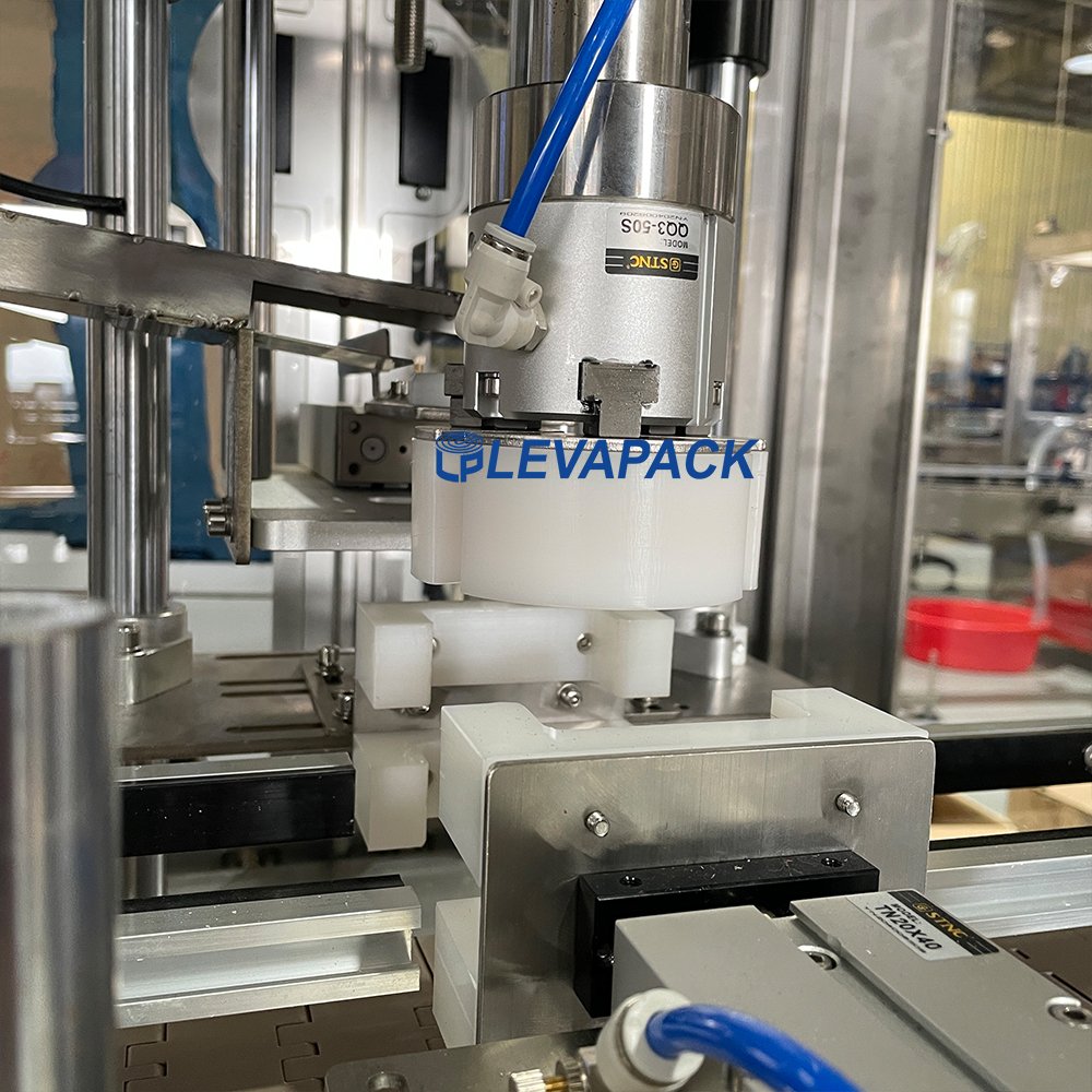 Automatic Juice Bottle Liquid Filling and Capping Machines Soft Drink Filling Machine
