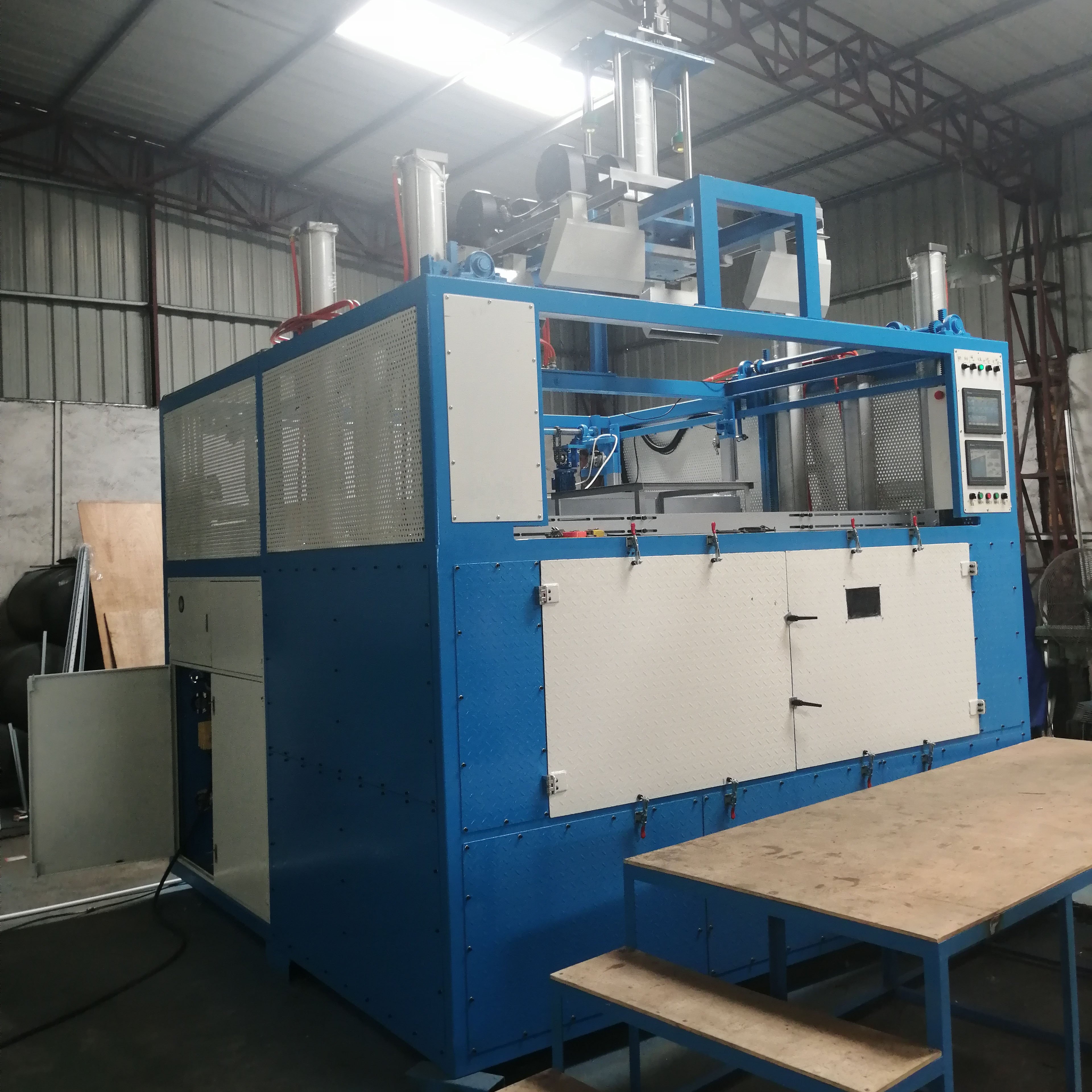 Plastic ABS Car Bumper Thermoforming Body Kit Vacuum Forming Machine