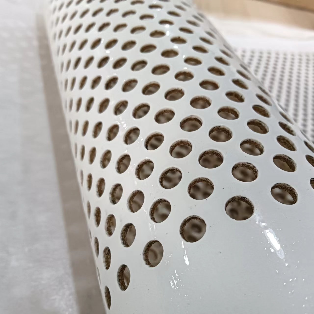 Thickened Anti-stick hole conveyor belt with silicone coating for diapers, paper towels, sanitary napkins