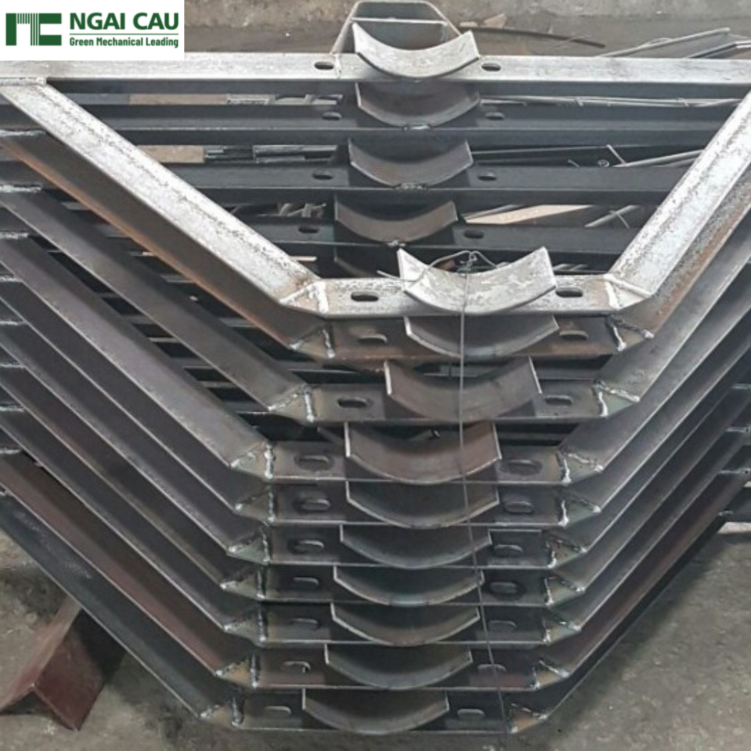 From Viet Nam: Tubular Structure Cross Arm By Cladded Zinc Dedicated Steel With Quote Following Customer Order