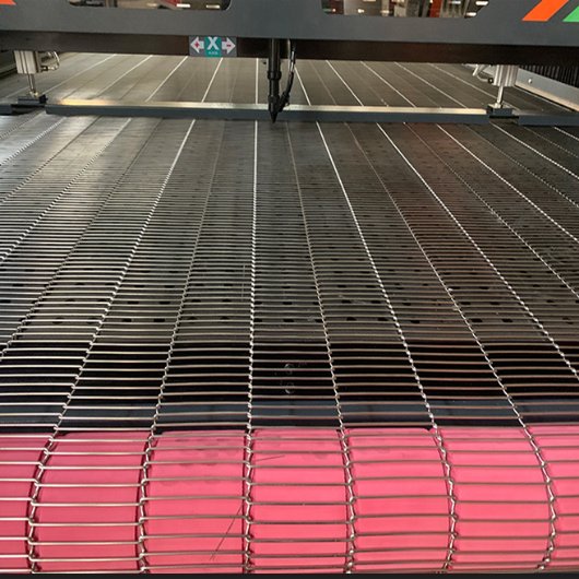 High efficiency 1630 Fabric Co2 Laser Cutting Machine With Autofeeding System for cutting fabric