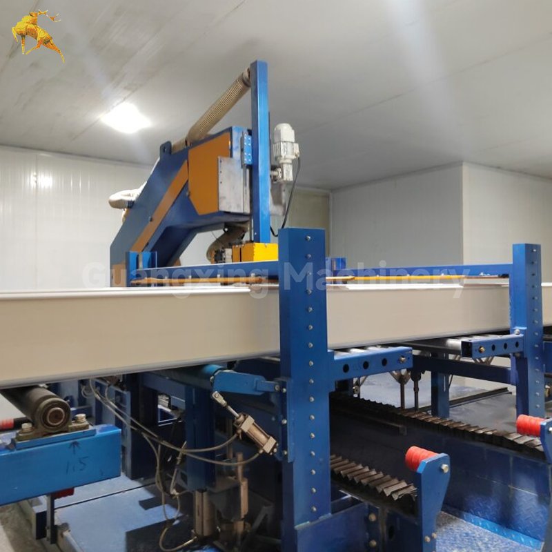 New Automatic Continuous Pu Sandwich Roof Wall Panel Production Line Making Machine