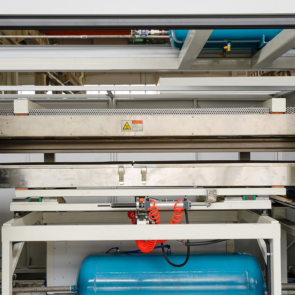 Fully Automatic Servo Motor Drive Multi Stations Vacuum Thermoforming Machine Equipment Production Line