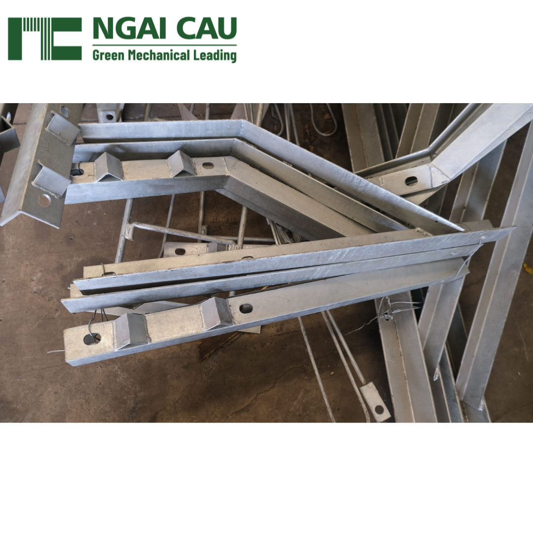 Steel Cross Arm Made by Vietnamese in Compliance With Strict Regulations For Transmission System