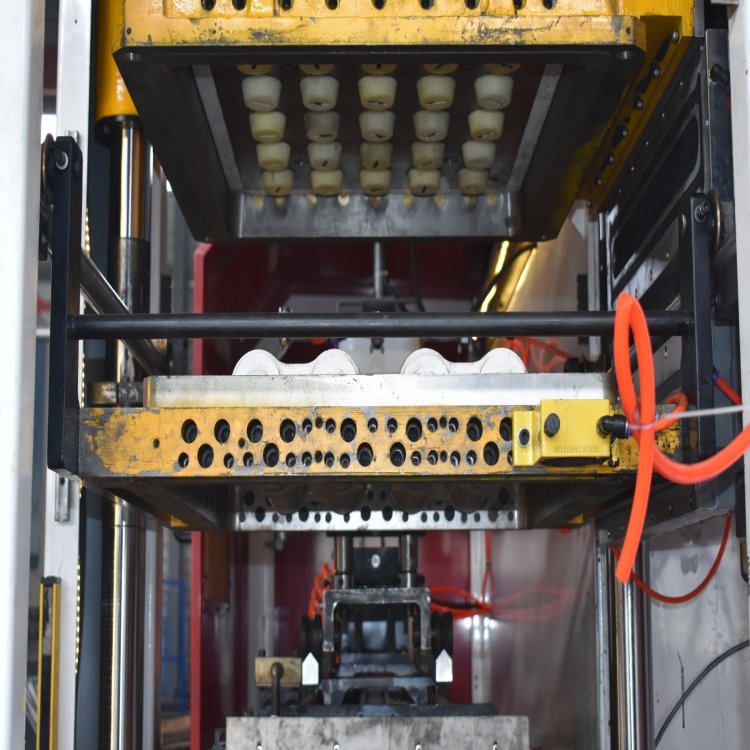 Fully Automatic High Pressure Green Sand Horizontal Parting Flask Less Casting Machine New Auto Production Line PLC Gear Core