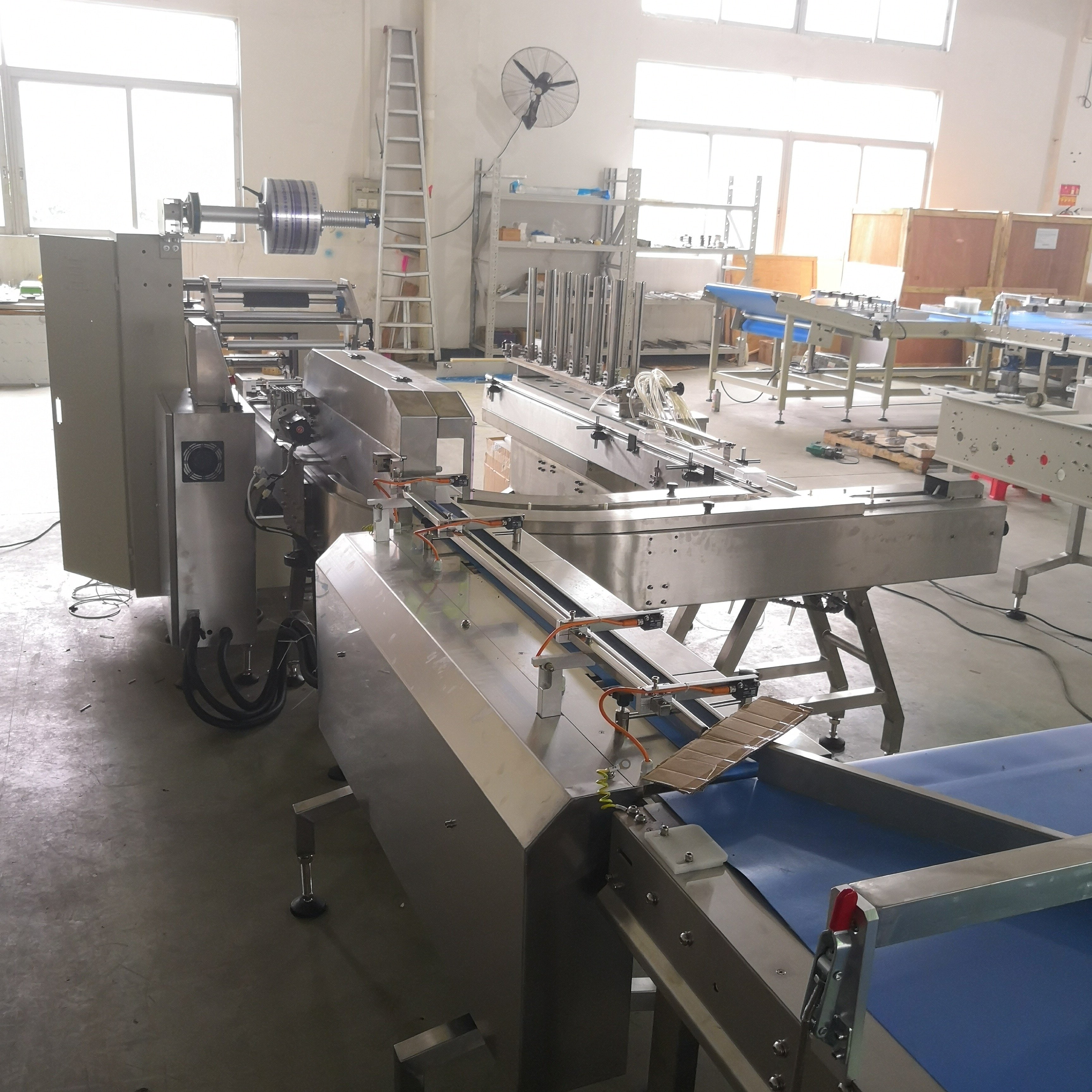 Horizontal Biscuit/cookies Packing Machine Auto case Flow Packer,full Automatic Pillow Bag Packing Equipment