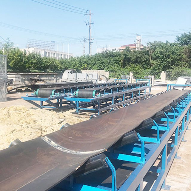 Aggregate Sand Stone Transporting Machine Rubber Belt Conveyor For Sale