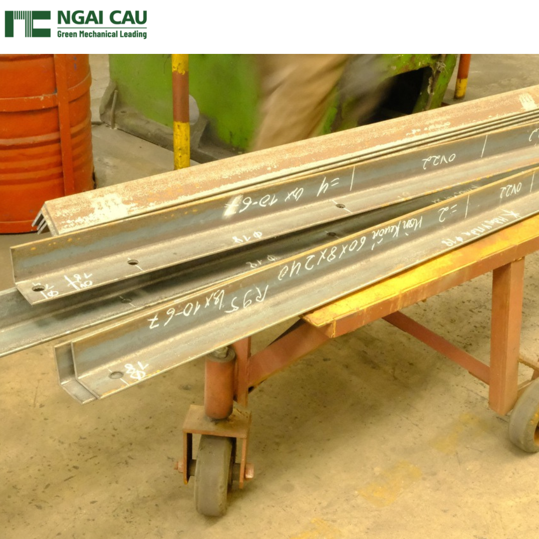 Steel Cross Arm Made by Vietnamese in Compliance With Strict Regulations For Transmission System
