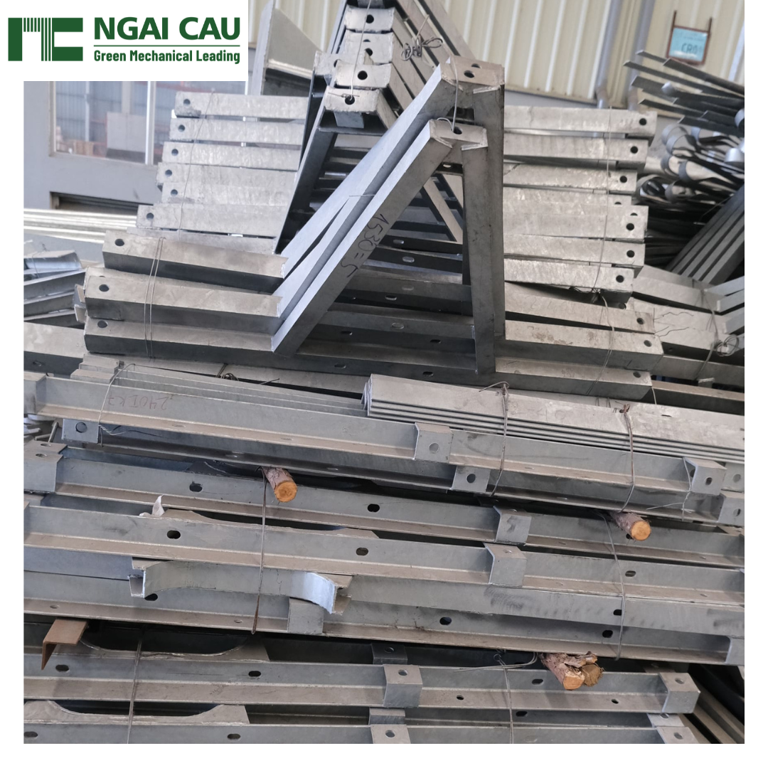 Steel Cross Arm Made by Vietnamese in Compliance With Strict Regulations For Transmission System